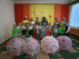 Праздник осени в старших группах Праздник осени в старших группах.